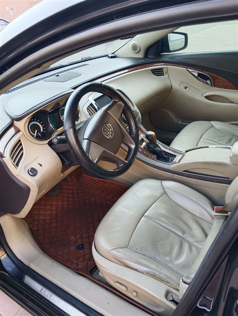 11年別克君越自動(dòng)擋高配原值20萬