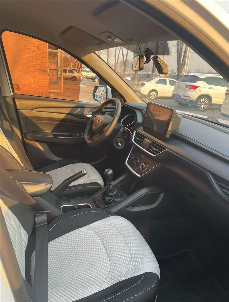 出售五菱宏光S3